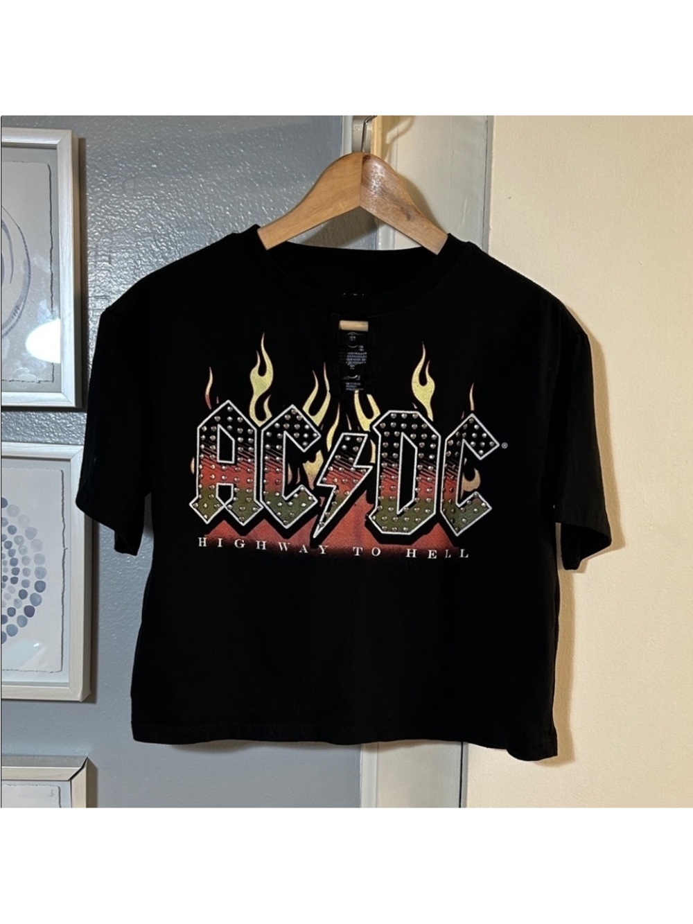 AC/DC Rock Women's Black Graphic Cropped T-Shirt Size M